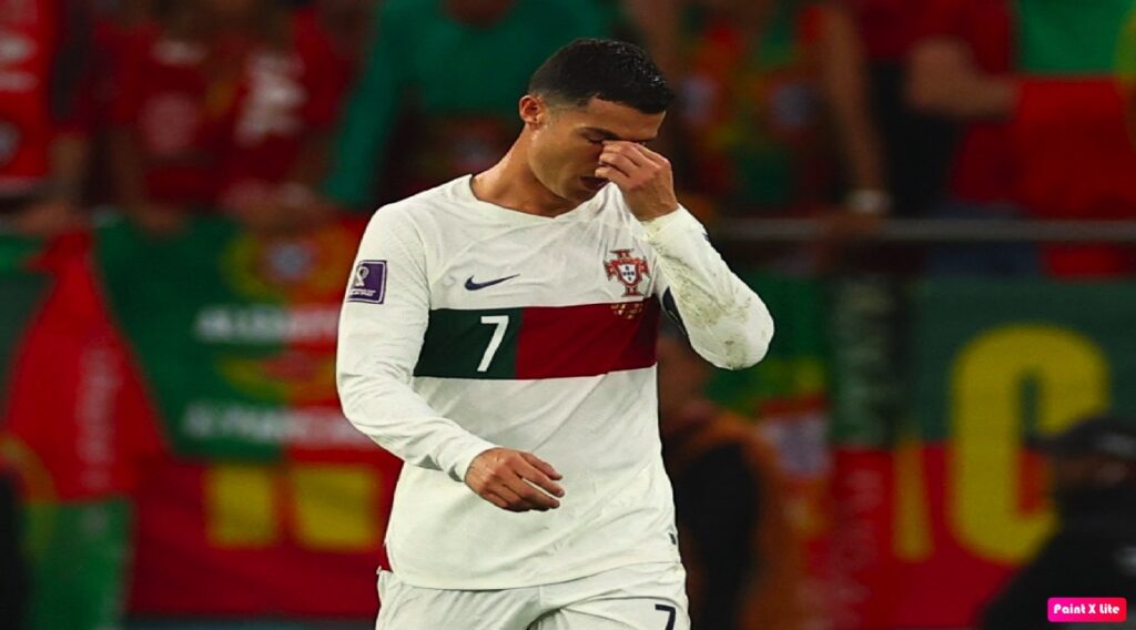 Hình ảnh Ronaldo khóc lóc và bước vội vào đường hầm ở bàn thua của Bồ Đào Nha
